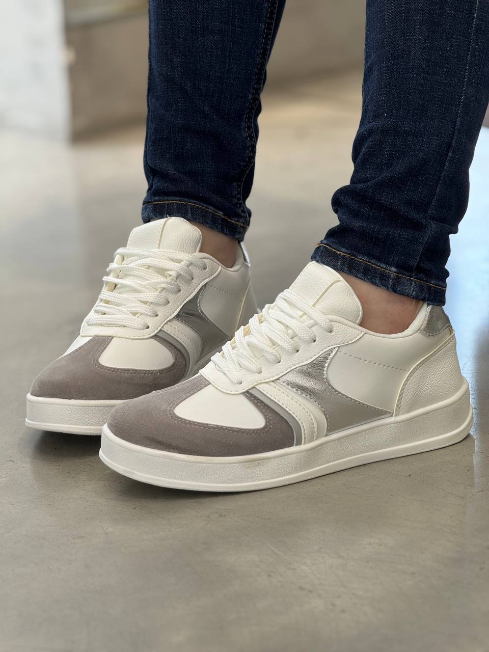 Tenis Mujer con Detalles Plata - D871