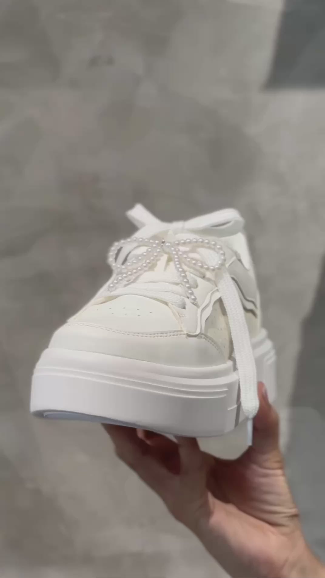Tenis blancos plataforma con Moño de Perlas D882