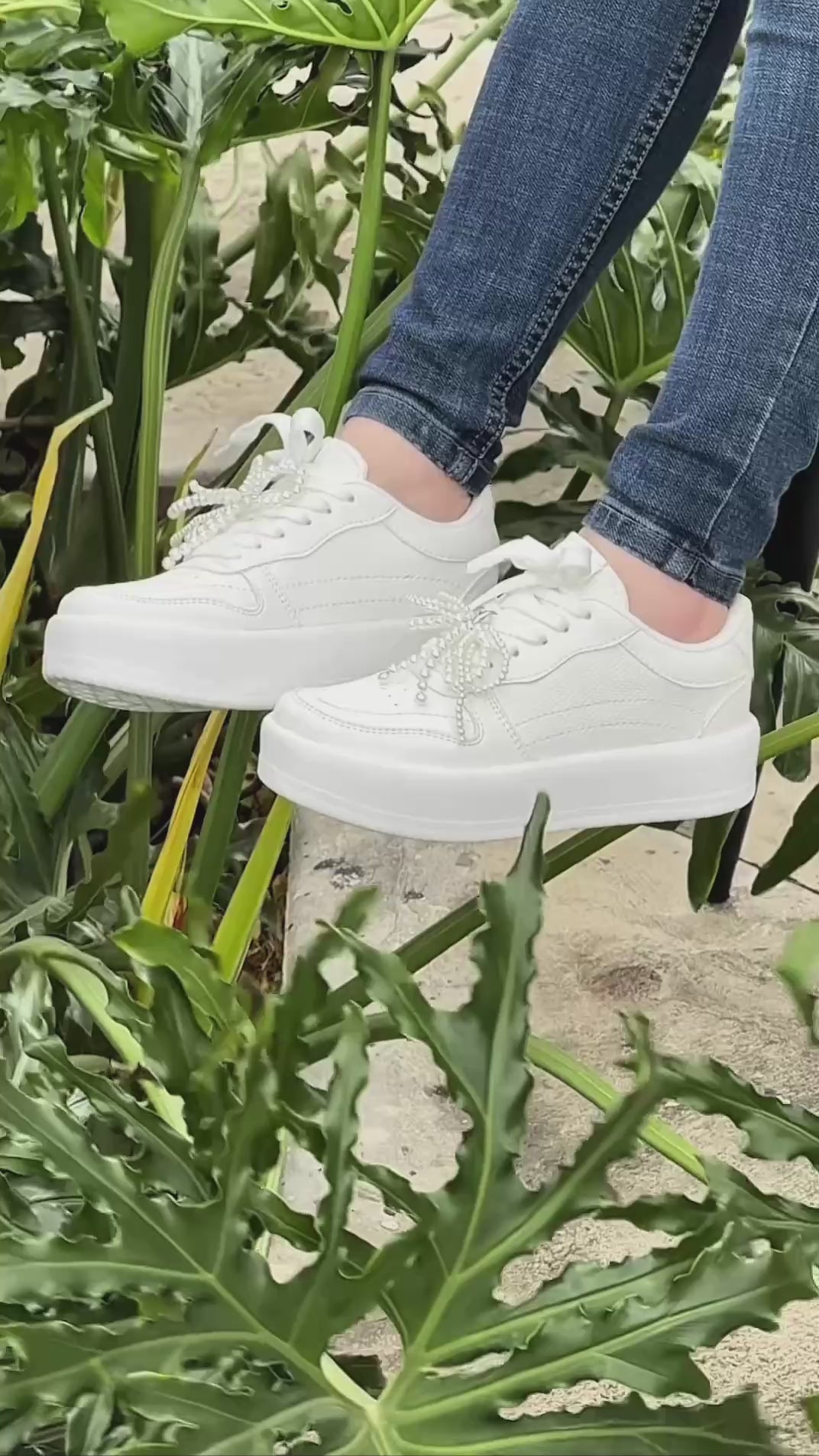 Tenis Casual Blancos con Moño de Perlas - D884