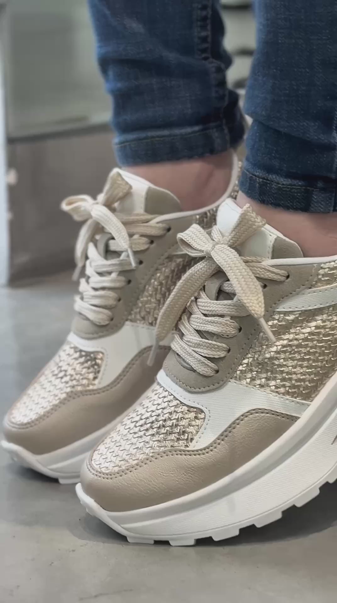 Tenis Dorado Deportivas  – D886