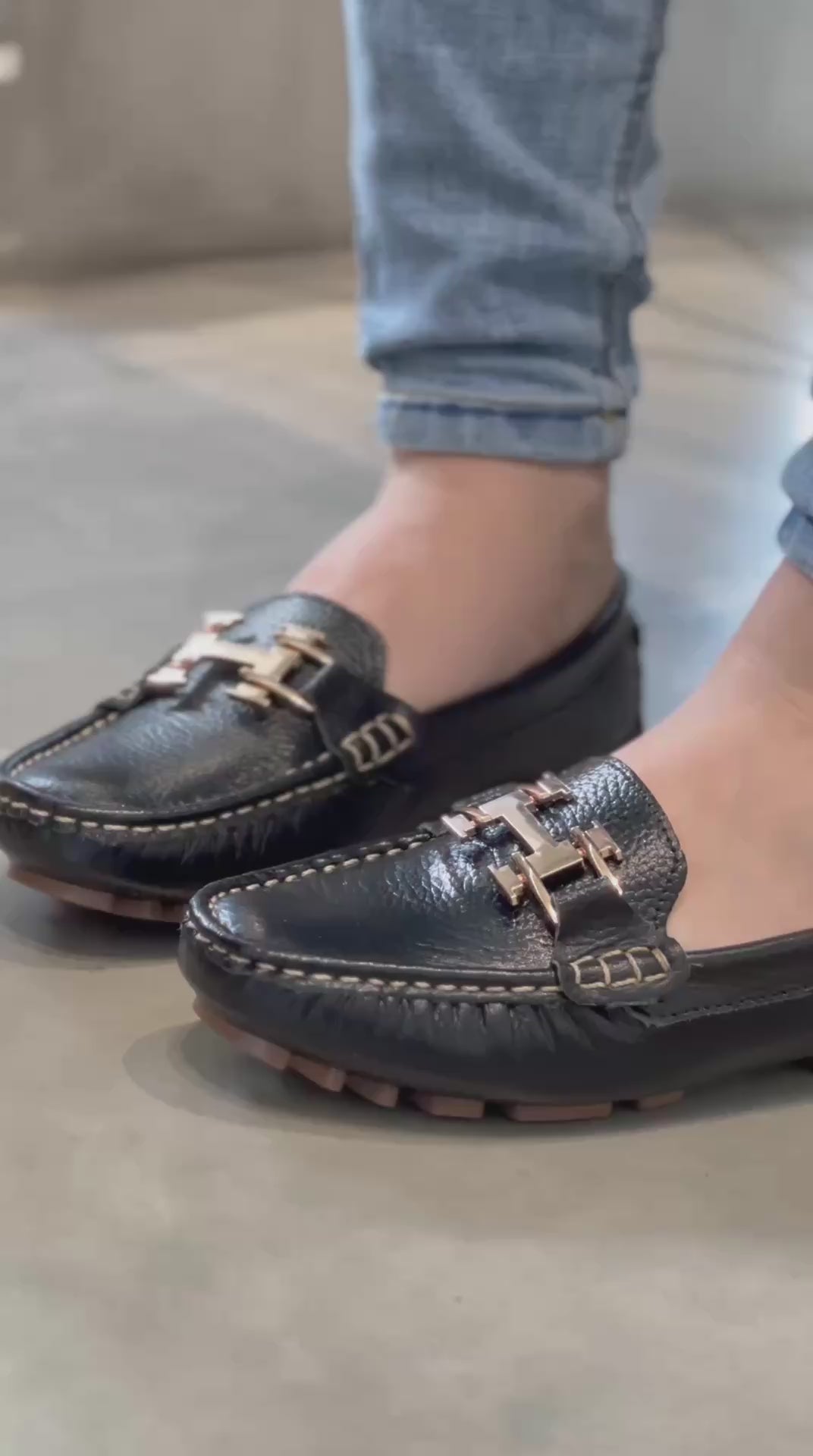 Mocasines negros con herraje metálico🖤  - MC2025