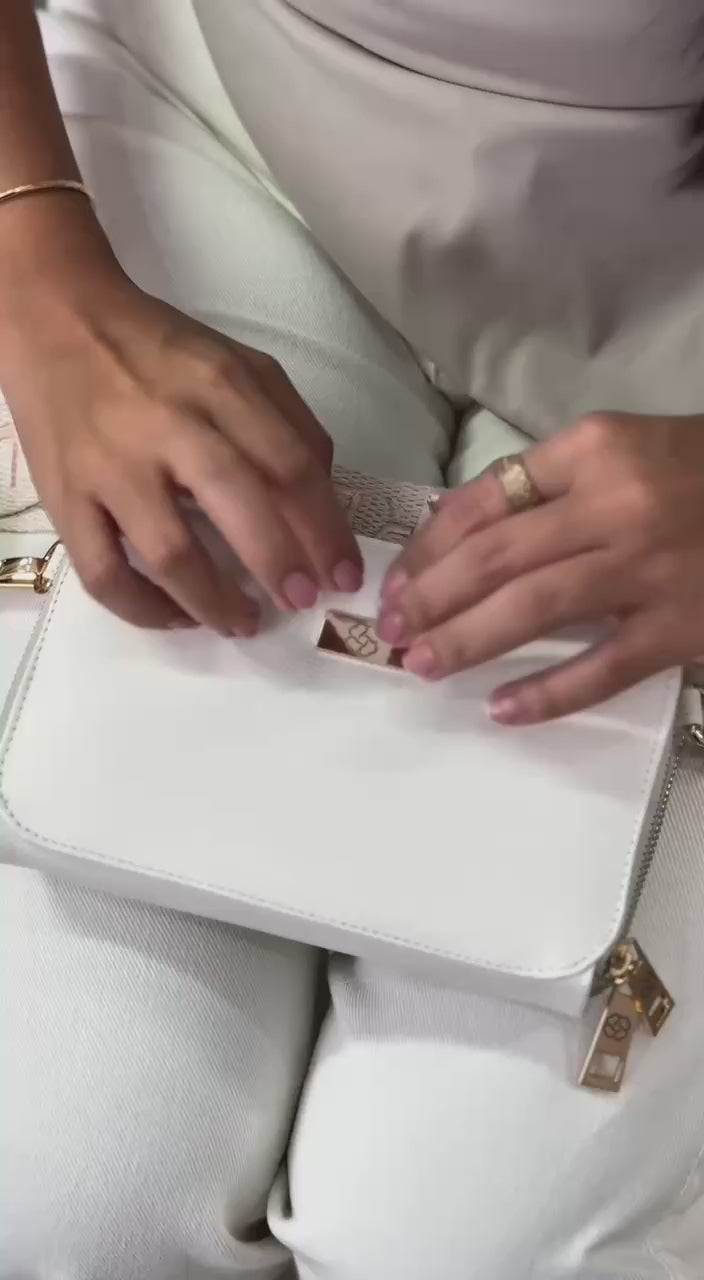 Bolso Blanco con Correa Sporty Chic - BL033